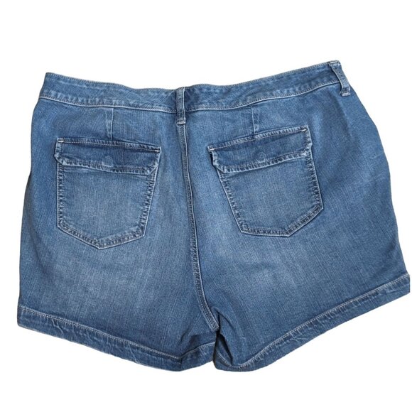 Torrid "Feel the Fit" Blue Denim Shorts Square Snap Pockets 4 1/2" Inseam Sz 16 - Picture 3 of 8